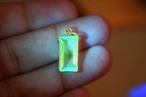 Natürlicher Hyalit Opal Anhänger UV Reaktiv Farbwechsel Halskette in 925 Silber - Bild 1 von 8