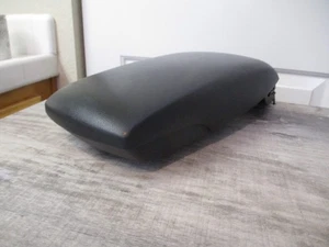 Toyota Camry 2007-2011 consola tapa reposabrazos vinilo negro OEM corte defectos DEBE LEERSE - Imagen 1 de 14