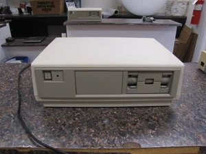 Vintage DEC Digital Rainbow Desktop Computer System Model PC100-A - Powers on - Photo 1/8