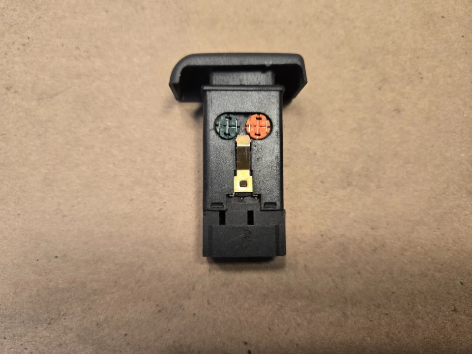 Interruptor ventana trasera térmica Land Rover Discovery 1 AMR3750 Foto 1 de 4