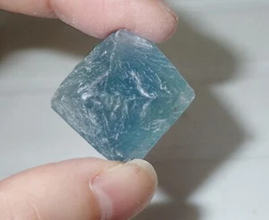 Fluorite Stone Pyramid Carving 28x24x22 mm 14.5 gram - Picture 1 of 5