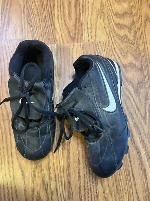 Nike Boys Black Baseball Cleats Shoes Sneakers Size 2Y - Image 1 of 4