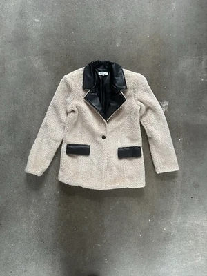 Chaqueta Blazer Revolve X WeWoreWhat Cuero Sintético Sherpa Marfil/Negro Talla XS Foto 1 de 4