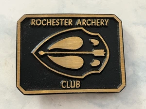 Hebilla de cinturón del personal del club de tiro con arco Rochester - Entrenamiento de habilidades de caza - MUY RARO - Imagen 1 de 2