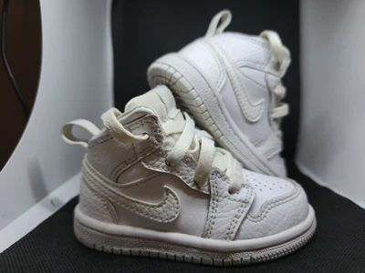 Nike Jordan 1 Mid "Triple Blanco" Blanco/Blanco-Blanco 640735-130 5C - Verificado CABRA Foto 1 de 4