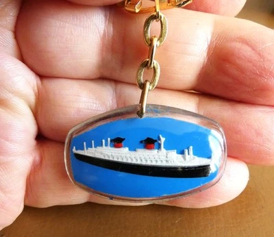 Ancien porte cle style bourbon Le Paquebot France Lubrifié par Mobil, Ann. 60 - Photo 1/2