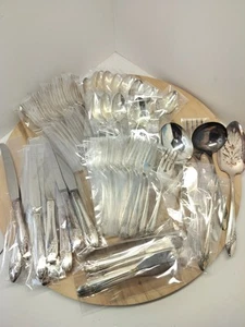 VTG MCM 1946 TUDOR PLATE ONEIDA COMMUNITY 74 PIECE FLATWARE QUEEN BEE II SET - Picture 1 of 17