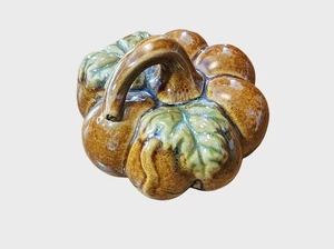 Vintage Keramik Kürbis Kürbis Deko Figur mit grünen Blattdetails Herbstdeko - Bild 1 von 4