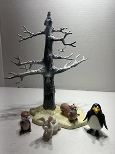 PLAYING MANTIS 2004 SANTA CLAUS IS COMING TO TOWN Tree & Animals Accessories - Picture 1 of 13