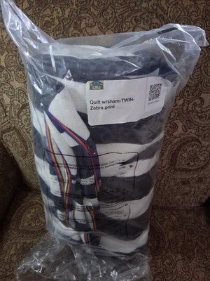 Nuevo en Paquete Colcha Doble Rayas Cebra y Almohada Falsa Cama Extendida Peso Ligero  Foto 1 de 4