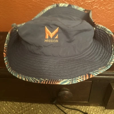 Шляпа ведро Mission серая с боковыми защелками и островным цветочным дизайном и шнурком - Изображение 1 из 4