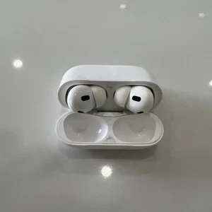 Auriculares inalámbricos Apple AirPods Pro 2, cancelación activa de ruido, audífonos - Imagen 1 de 5