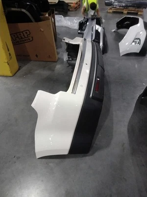 Conjunto de parachoques trasero usado para: GMC Acadia SLE 2013 asistente de estacionamiento trasero sin bl Foto 1 de 4