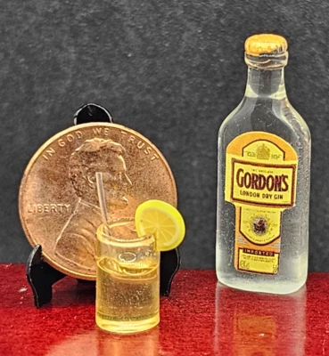 1 X Dollhouse Miniature GORDON'S DRY GIN Bottle & Glass Bar Prop 1:12 - Imagem 1 de 4
