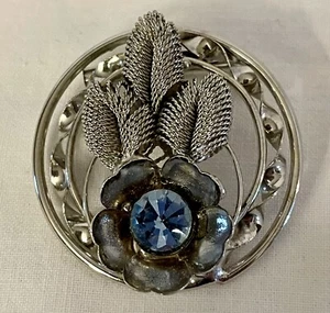 Prendedor único vintage hecho en artesia azul hielo estrás montado en metal plateado - Imagen 1 de 7