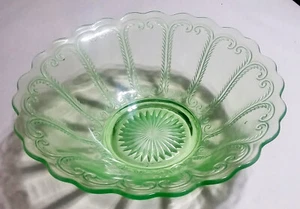  Vintage Glas grüne Vertiefung überbackene Servierschale unbekanntes Muster 9,25" - Bild 1 von 11