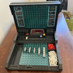 Vintage Milton Bradley Electronic Battleship 1982 Complete Works - Picture 1 of 9