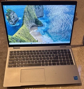 DELL LATITUDE 5520 INTEL CORE I5-1135G7 2,4GHZ | 256GoSSD | 8Go RAM | WIN 11 - Photo 1/8