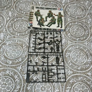 Tamiya 1/35 Military Miniatures. U.S. Armoured Troops Model Kit 35117 - Picture 1 of 4