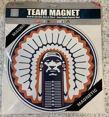 Nuevo de Lote Antiguo Raro 11” Imán Universidad Illinois Illini CHIEF ILLINIWEK Armario de Coche Foto 1 de 2
