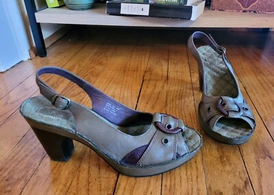 Indigo By Clarks Green Brown Leather Buckle Peep Toe Quilted Chunky Heels Sz 7.5 - Image 1 of 4