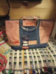 BONGO rot weiß & blau karierte mittelgroße Handtasche, genähte Erdbeere vorne. - Bild 1 von 5
