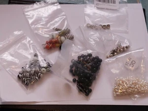 Various bags of vintage beads pearl /silver/onyx /glass/Tiger Eye - Picture 1 of 6