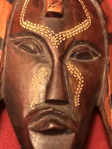 Afrikanische handgeschnitzte und bemalte Maske Wandschmuck Lignumvitae? 9 zoll - Bild 1 von 3