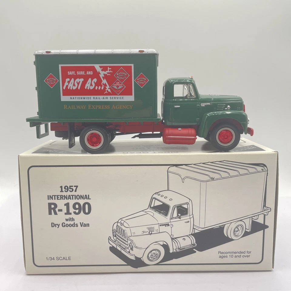 First Gear 1957 International R-190 Dry Goods Van RAILWAY XPRESS AGENCY Open Box - Image 1 of 4