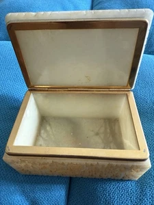 Vintage Hand Carved Genuine Alabaster Trinket Box. Italy Made. Hinged Lid,Lovely - Picture 1 of 11