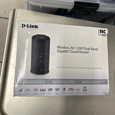 DIR-860L D-Link USB 4-Port 2.45GHz Gigabit Ethernet Wireless Routers AC1200 - Image 1 of 4