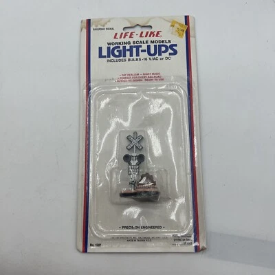 LIFE-LIKE HO SCALE LIGHT UP RAILROAD SIGNAL 3" #1207  - NOS SEALED! - Image 1 of 4