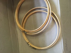 Vintage Embroidery Hoops Lot of 5, 3 round Screw Tension,8 &9 " 2 free wood - Picture 1 of 5