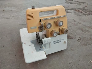 BERNINA Bernette 334DS Overlock Maschine / Nähmaschine - Bild 1 von 7