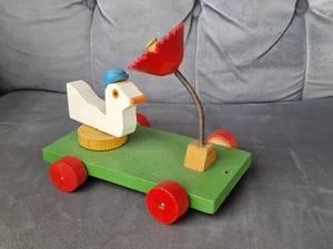 kleines altes Nachziehspielzeug Ente mit Mohnblume selten! - Bild 1 von 9