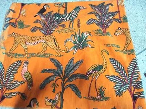 Tela de tapicería de costura de lujo de terciopelo suave con estampado animal amarillo - Imagen 1 de 1