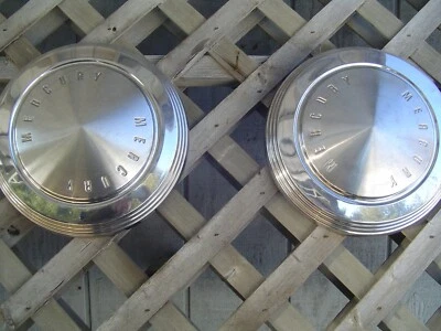 DOS TAPACUBOS DE PLATO PARA PERROS MERCURY COMET CYCLONE TAPAS CENTRALES DE COLECCIÓN Foto 1 de 4