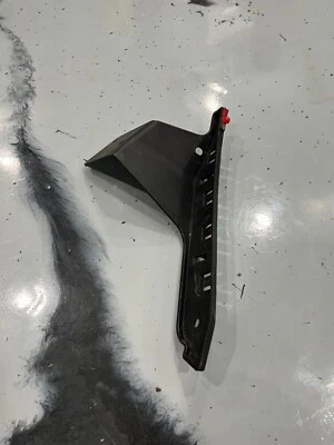 Soporte de retención lateral izquierdo para parachoques delantero izquierdo Cadillac CTS CTS-V 2008-2015 OE 25888351 Foto 1 de 2