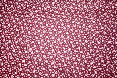 HOJAS BLANCAS Y ROSAS Y PUNTOS BLANCOS SOBRE GRANATE - TELA 100% ALGODÓN Foto 1 de 4