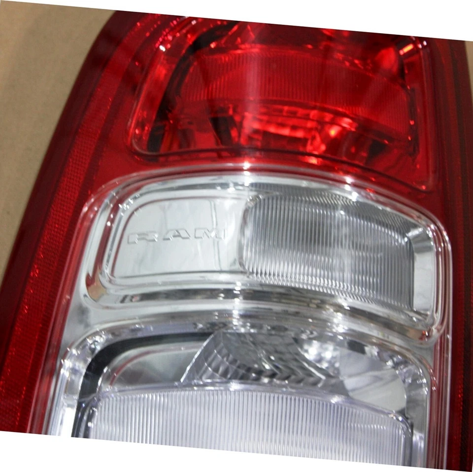 Luz trasera izquierda Dodge RAM 2500 19-24 68361715AE lámpara trasera lado del conductor OEM Foto 1 de 4