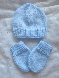 NEWBORN / 0-3 MONTHS BABY SKY BLUE HAND KNITTED HAT & MITTENS SET FIT REBORN - Picture 1 of 14