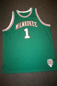 Mitchell & Ness 1971-72 Milwaukee Bucks Jersey - Oscar Robertson Sz 58 - Picture 1 of 5