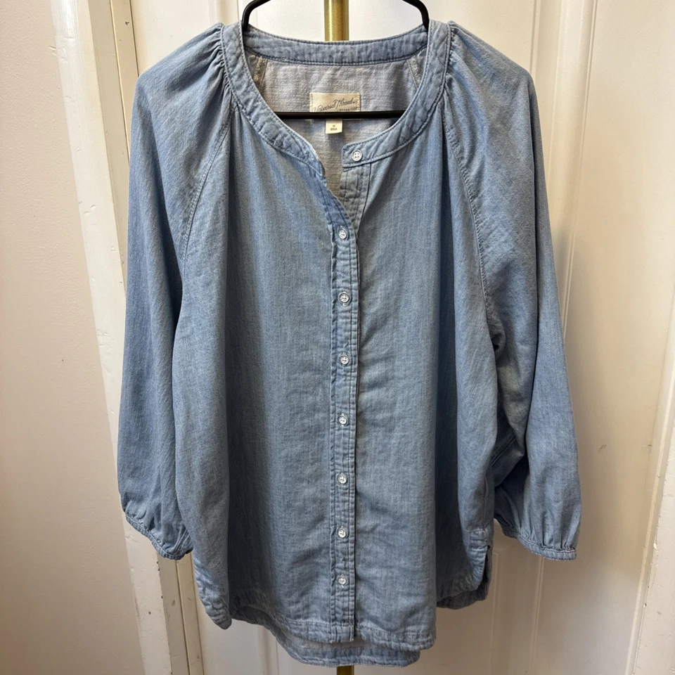 Camisa para mujer Universal Thread Good Co azul denim con botones talla M manga larga Foto 1 de 4