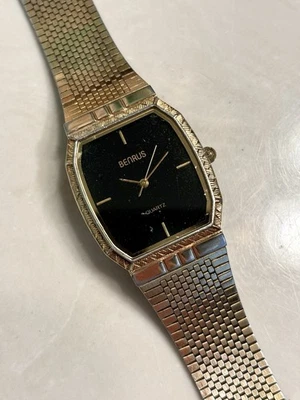 Reloj Benrus Vintage Art Deco Bisel Cierre Deslizante Dorado Negro Esfera 28 mm FUNCIONA Foto 1 de 4