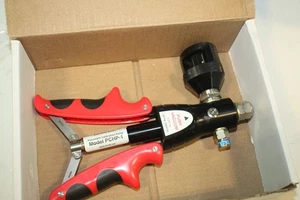 Dwyer PCHP-1 Pneumatic Pressure Calibration Hand Pump - Picture 1 of 6