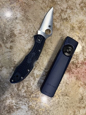 Spyderco Delica 4 VG-10 Navy Blue And Olight Arkfeld Ultra Navy blue - Image 1 of 4