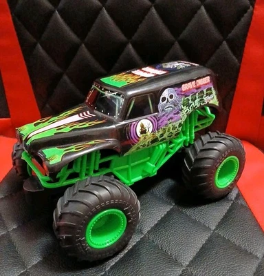 Spin Master Monster Jam Grave Digger RC Monster Truck 1:24 Scale (No Remote) - Image 1 of 4