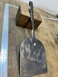 Pelle Four CHEMINEE - ATRE - outil ancien forgé 19e - Picture 1 of 6