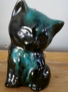 VINTAGE 5 1/2" BLUE MOUNTAIN POTTERY CAT WITH ORIGINAL TAG - Picture 1 of 3