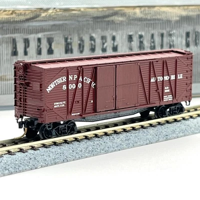 Micro-Trains N Scale 29030 Northern Pacific 40ft Outer Brace Wood Boxcar NP 8000 - Image 1 of 4